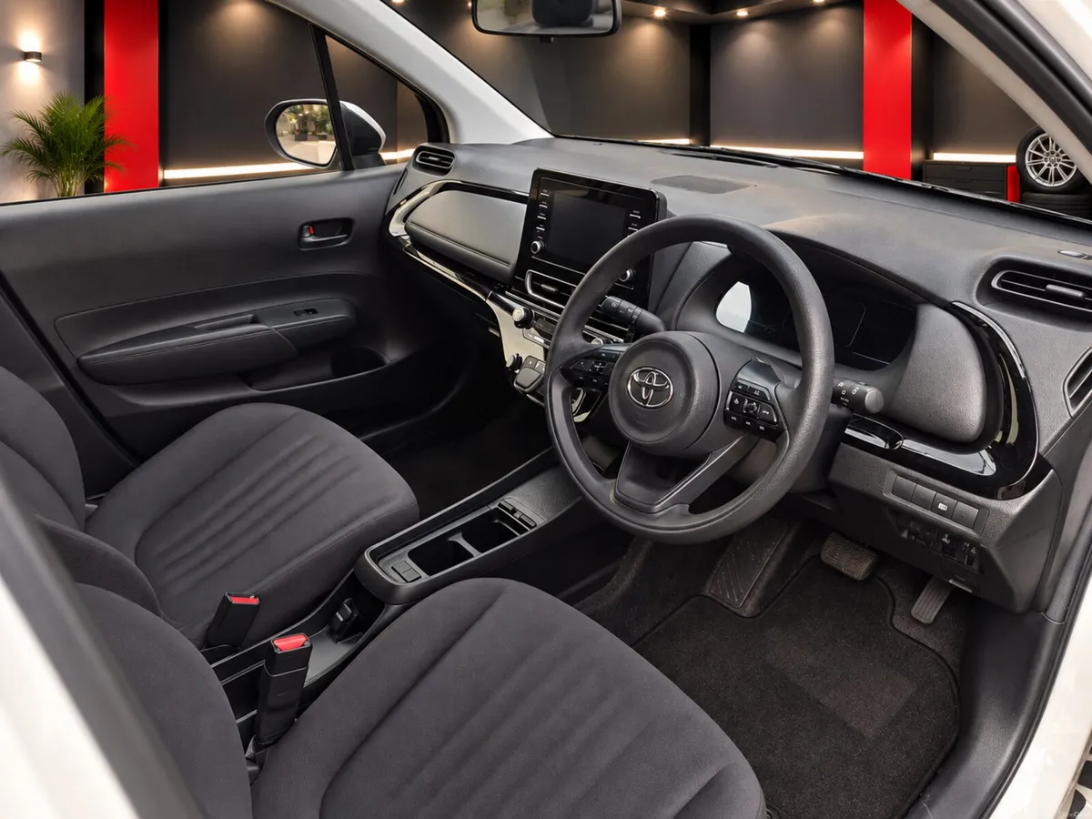Toyota Aqua Hybrid - Image 5
