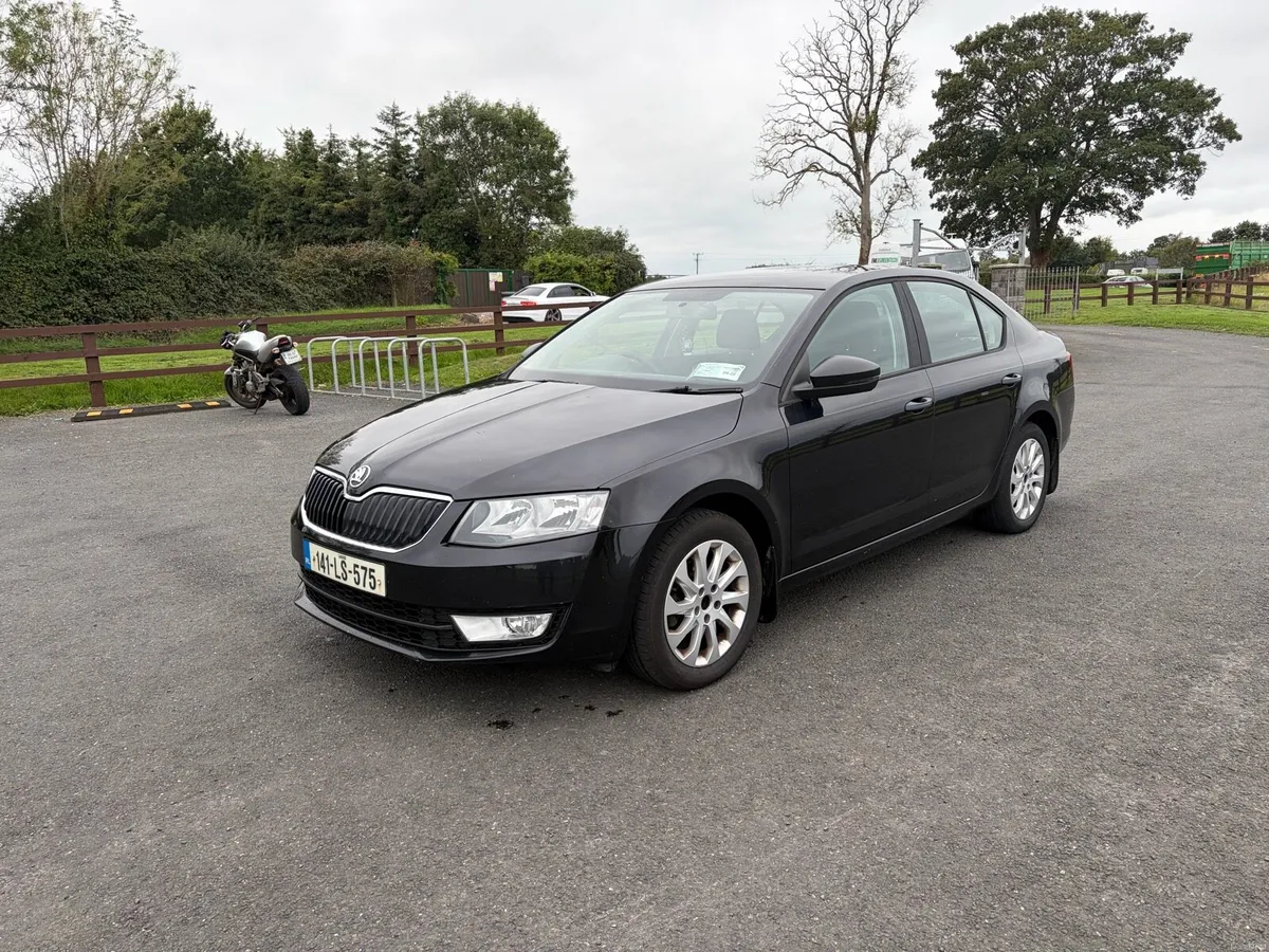 2014 Skoda Octavia 1.2ltr Black - Image 2