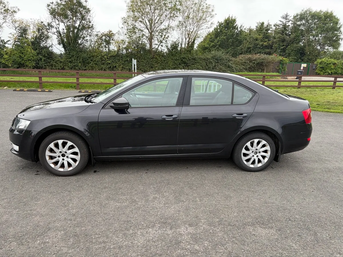 2014 Skoda Octavia 1.2ltr Black - Image 3