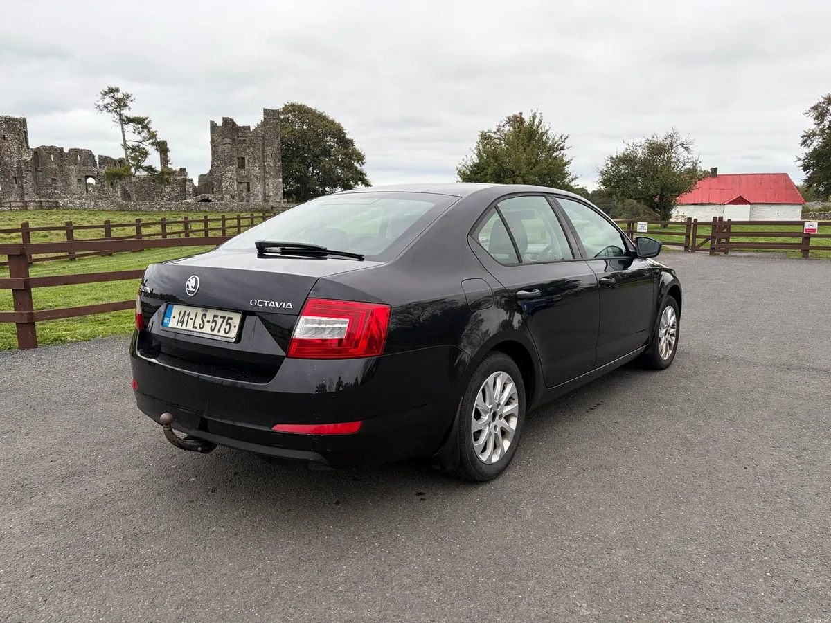 2014 Skoda Octavia 1.2ltr Black - Image 5