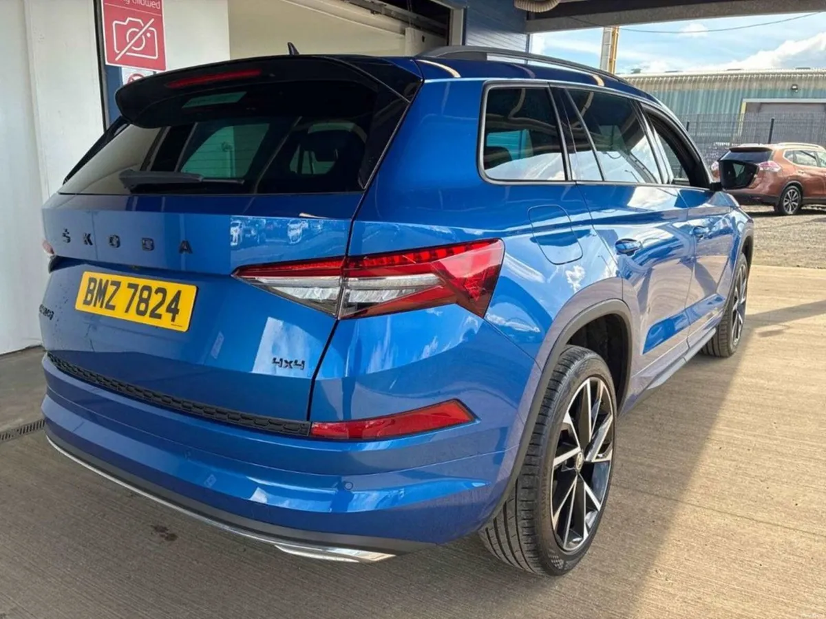 2.0 TDI SportLine SUV 5dr Diesel DSG 4WD Euro 6 (s - Image 4