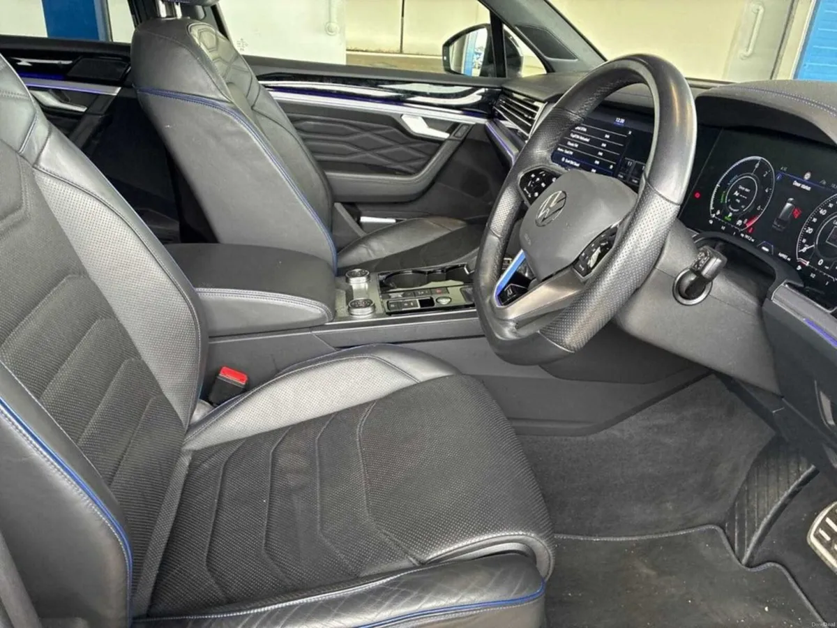 3.0 V6 TSI eHybrid 14.3kWh R SUV 5dr Petrol Plug-i - Image 5
