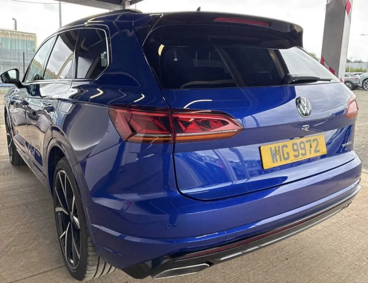 3.0 V6 TSI eHybrid 14.3kWh R SUV 5dr Petrol Plug-i - Image 3