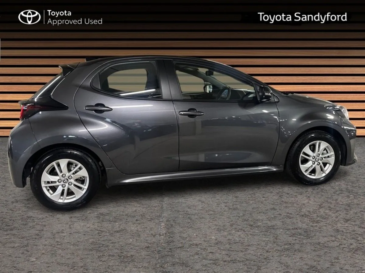 Toyota Yaris HYBRID LUNA // REAR CAMERA // TOYOTA - Image 3