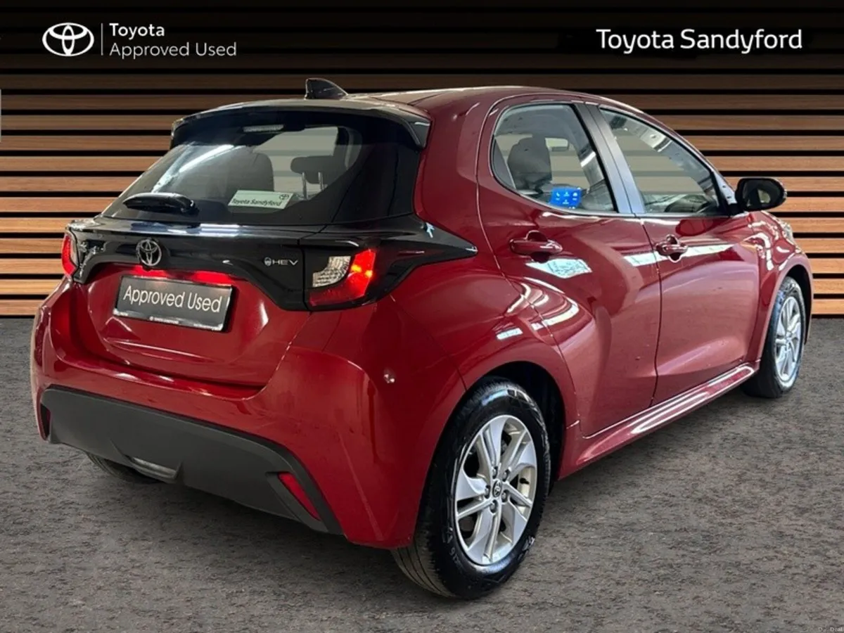 Toyota Yaris HYBRID LUNA // REAR CAMERA // TOYOTA - Image 2