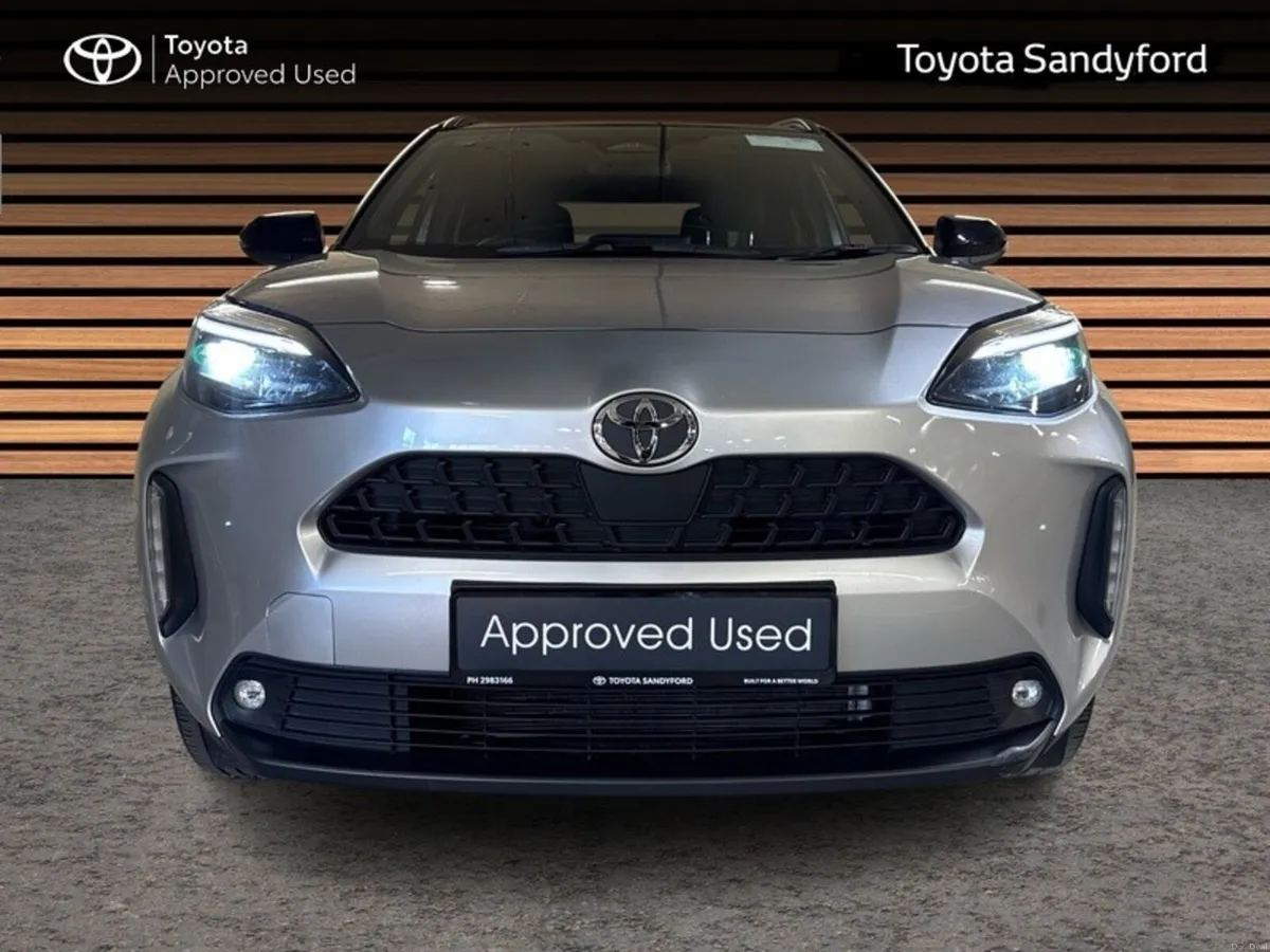 Toyota Yaris Cross LUNA SPORT BI-TONE // REAR CAME - Image 5