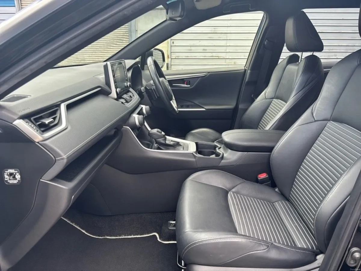 Toyota RAV4 SPORT BLACK EDITION HYBRID AUTOMATIC / - Image 6