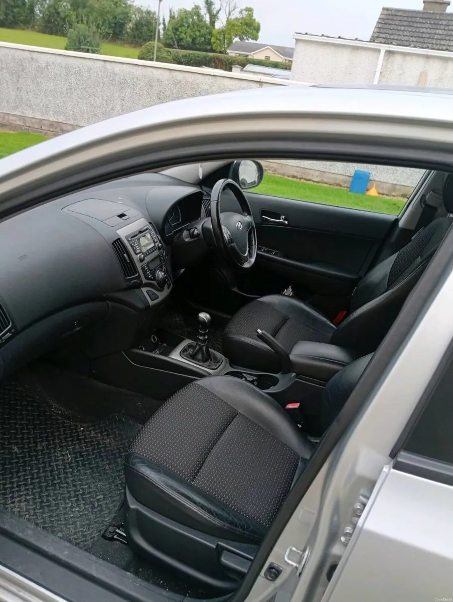 I 30 hyundai - Image 3