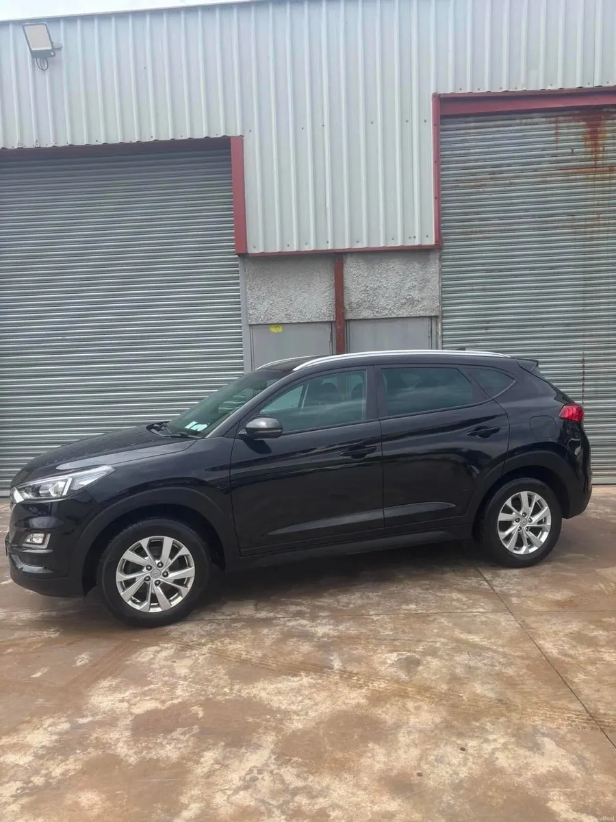 Hyundai Tucson 1.6 GDi SE Nav * LOW MILAGE * - Image 1