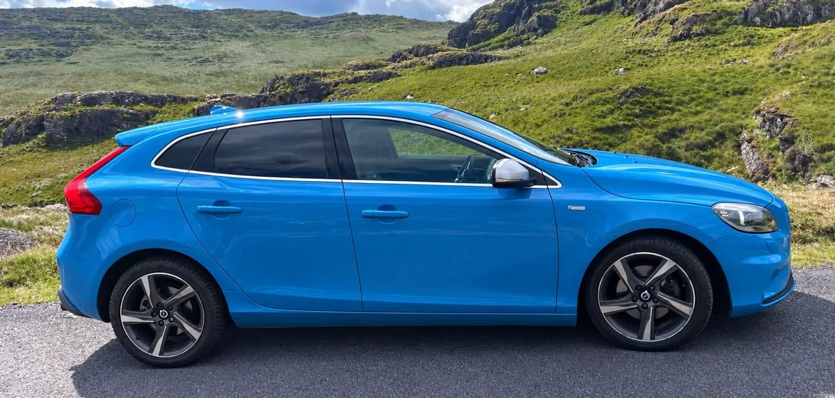 Volvo V40 2.0 D2 - Image 2