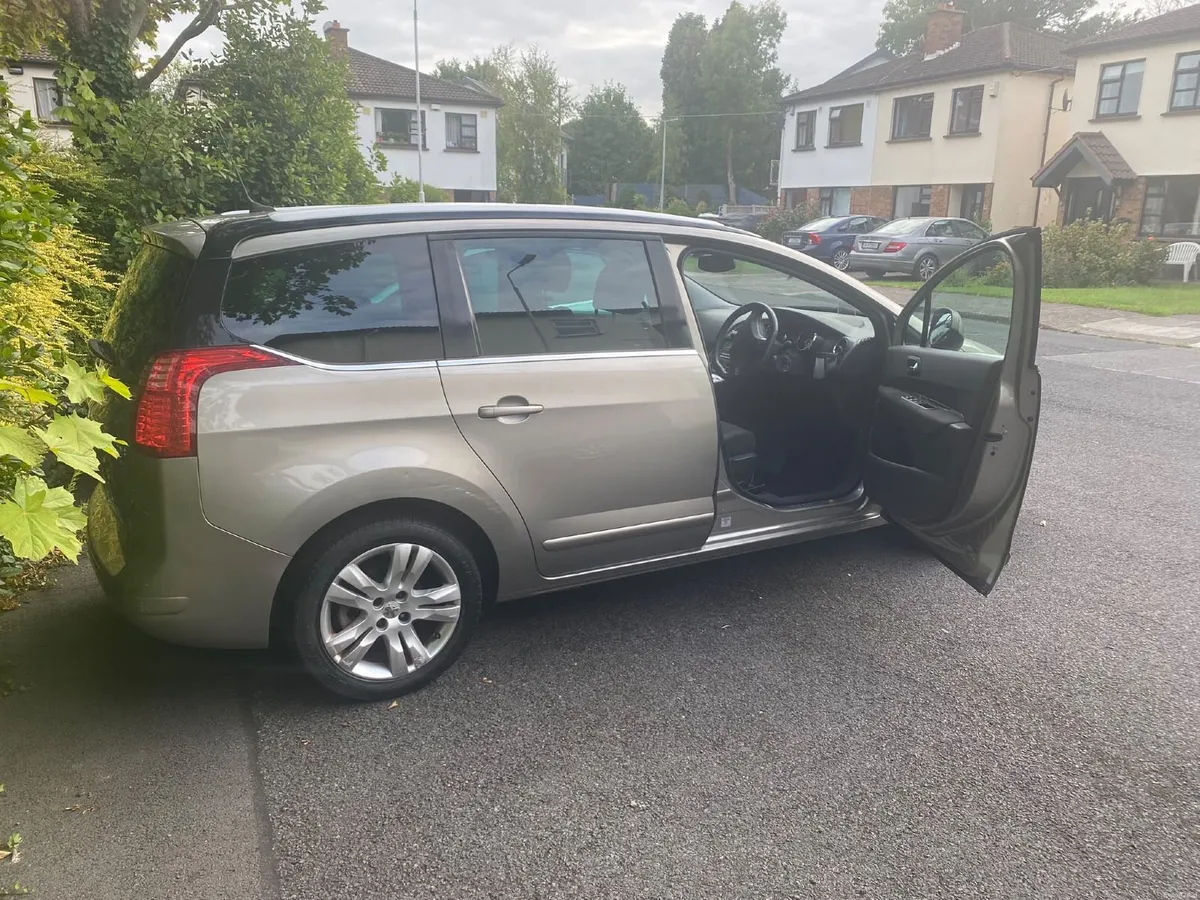 Peugeot 5008 2010 - Image 4