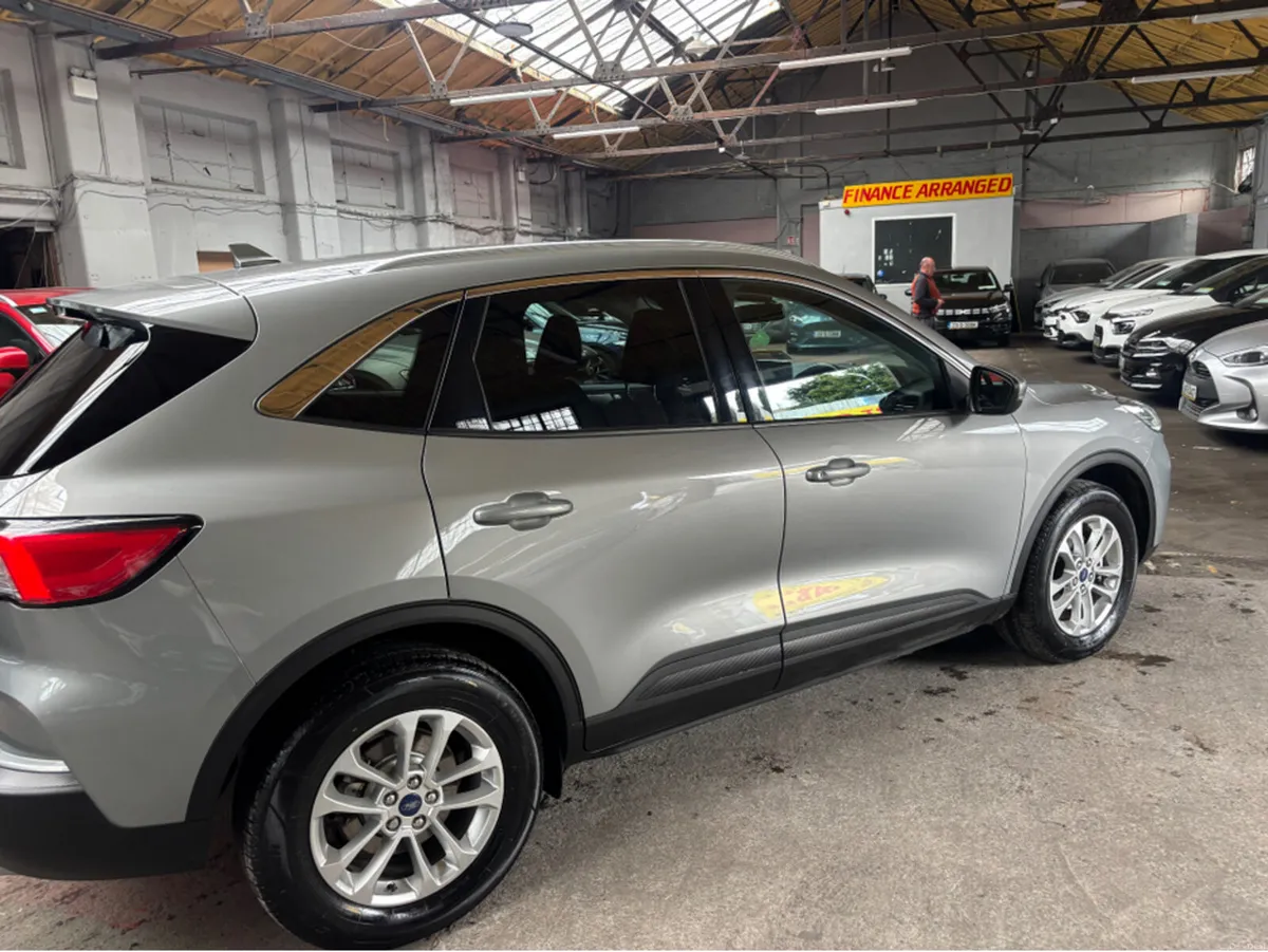 Ford Kuga TITANIUM 2.5 PHEV 225 S6.2 - Image 3