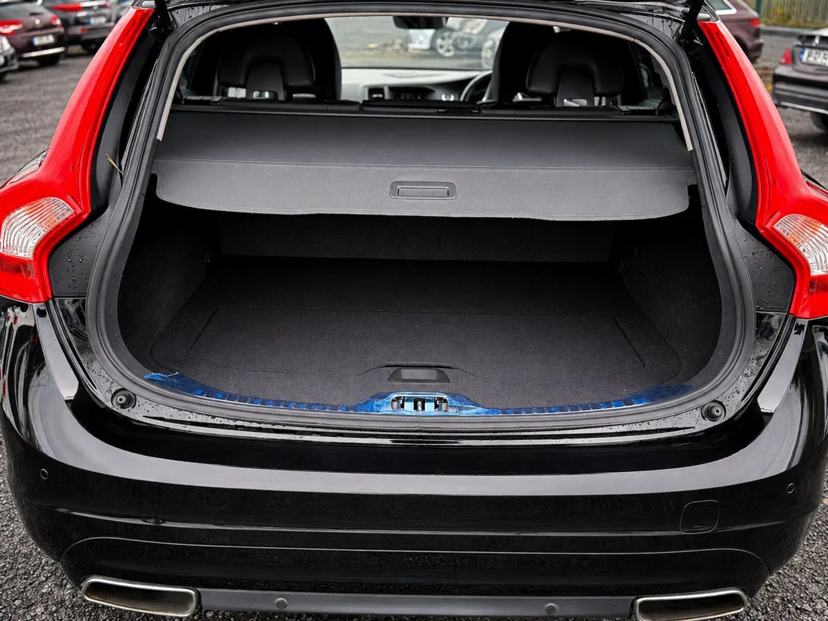 2016 Volvo V60 D4 SE Lux 190HP Automatic - Image 4