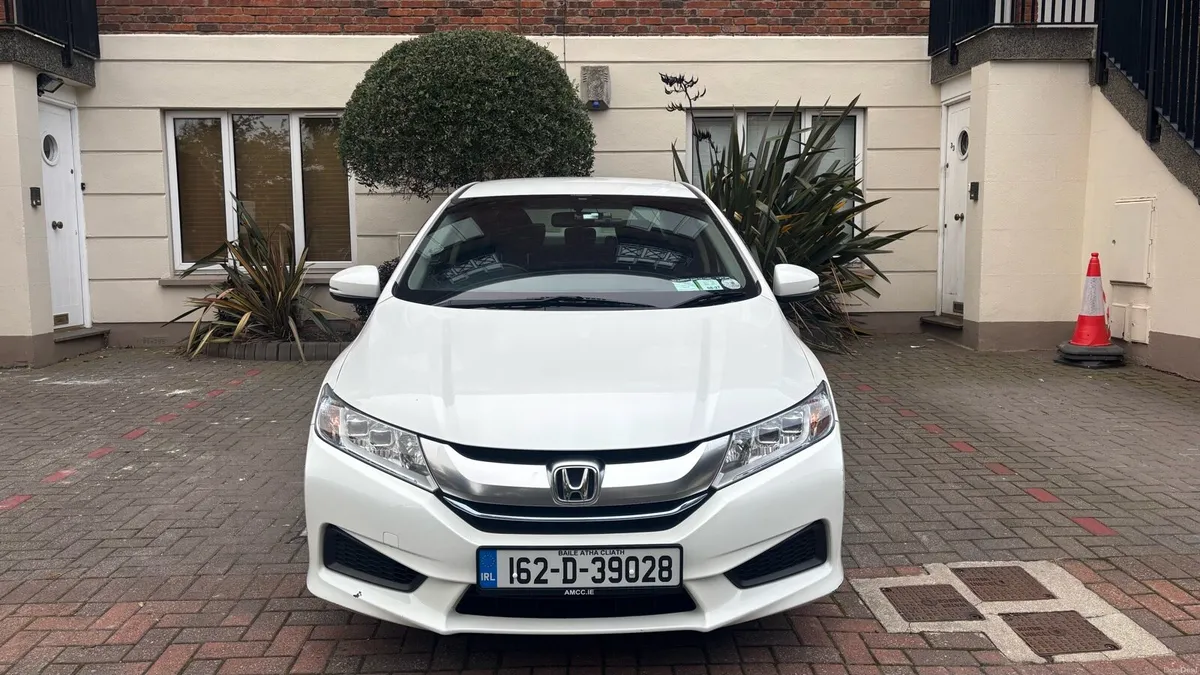 162 Honda Grace -114,000km - 9000€ - Image 1