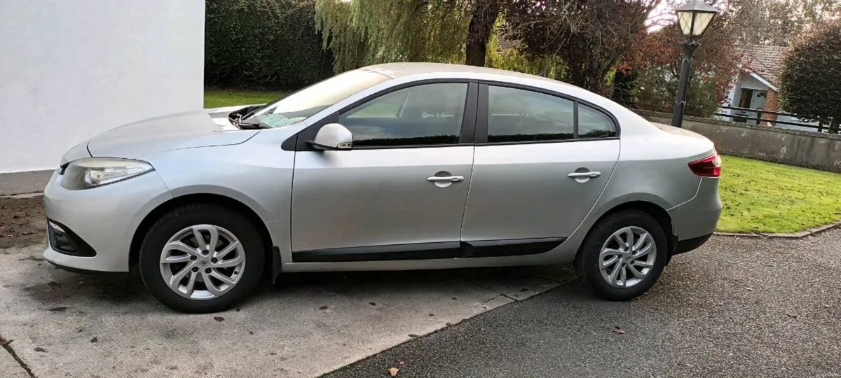 2014 Renault Fluence.NCT & Tax May 27. Only 123 KM - Image 5