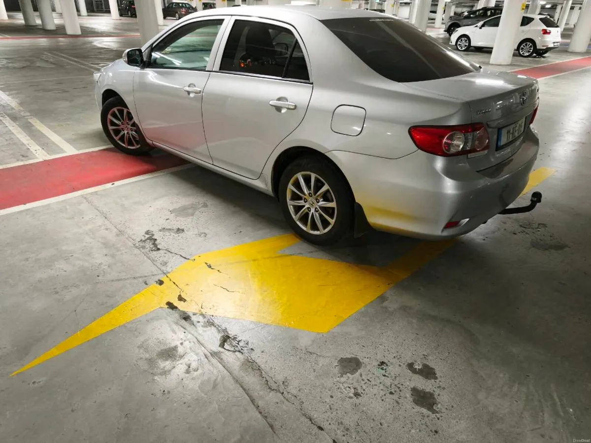 Toyota Corolla very low km - Image 5