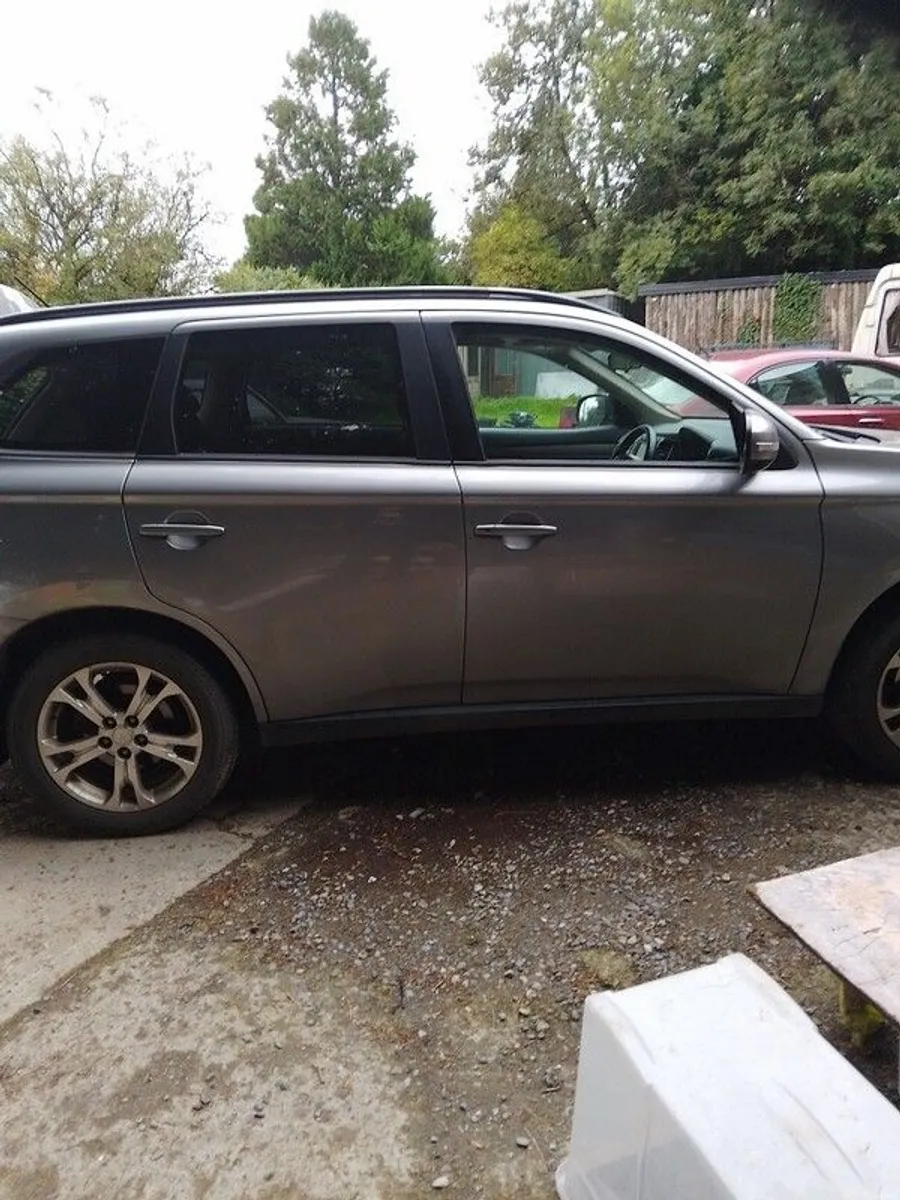 2013 Mitsubishi Outlander - Image 3