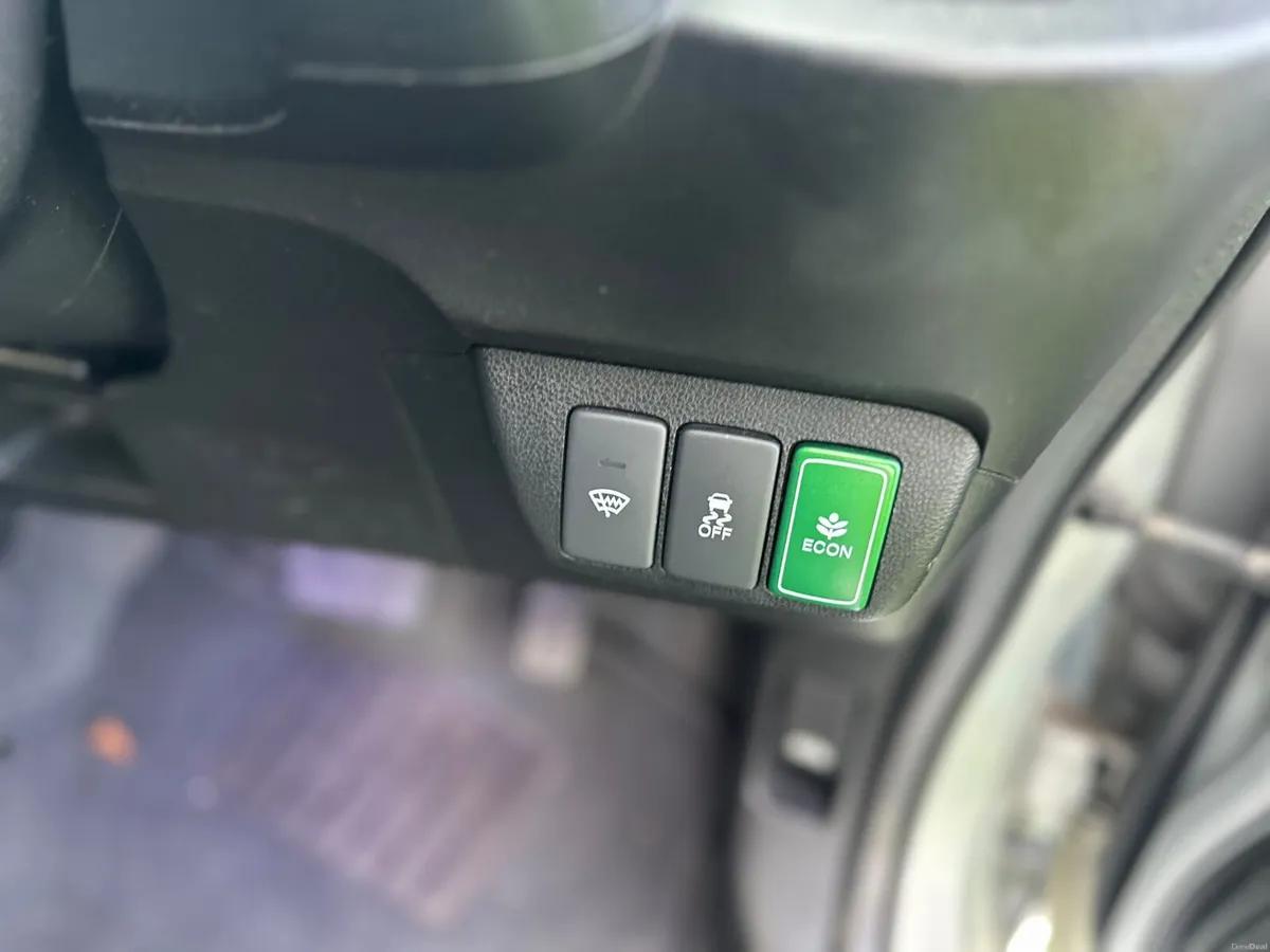 Honda Fit 2013 automatic nct 04/27 - Image 6