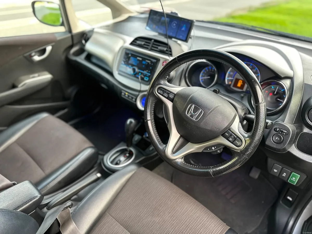 Honda Fit 2013 automatic nct 04/27 - Image 5