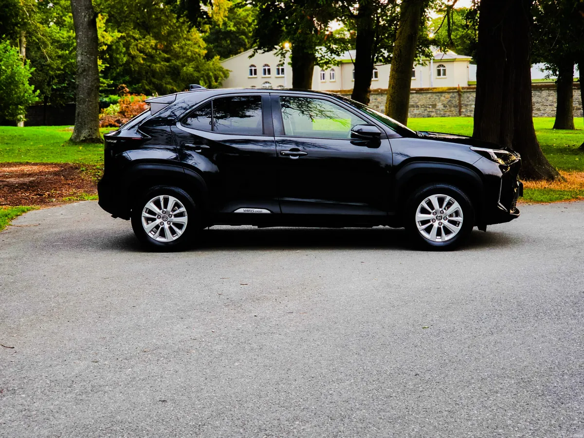 2021 Toyota Yaris Cross 1.8 Petrol Hybrid Auto - Image 3