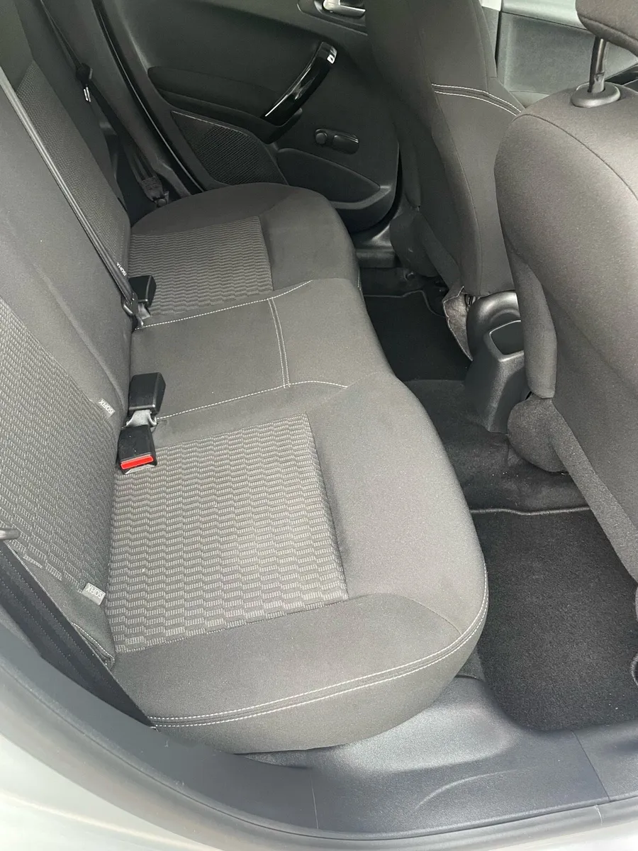 Peugeot 208 - Image 6
