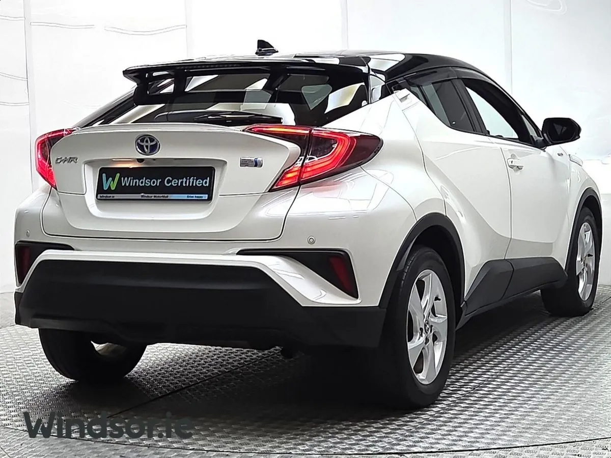Toyota C-HR 1.8 HYBRID LUNA - Image 2