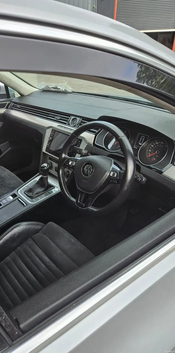 Vw Passat 2018  Highline 2.0 tdi - Image 3