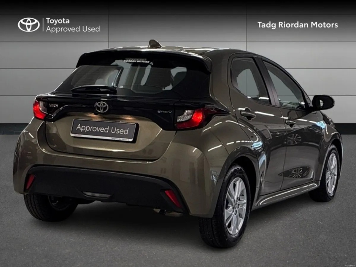 Toyota Yaris HYBRID 1.5 LUNA - Image 2