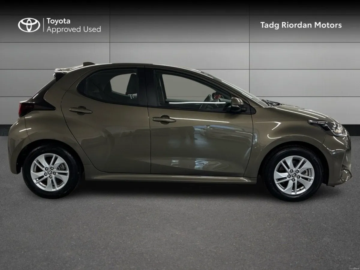 Toyota Yaris HYBRID 1.5 LUNA - Image 3
