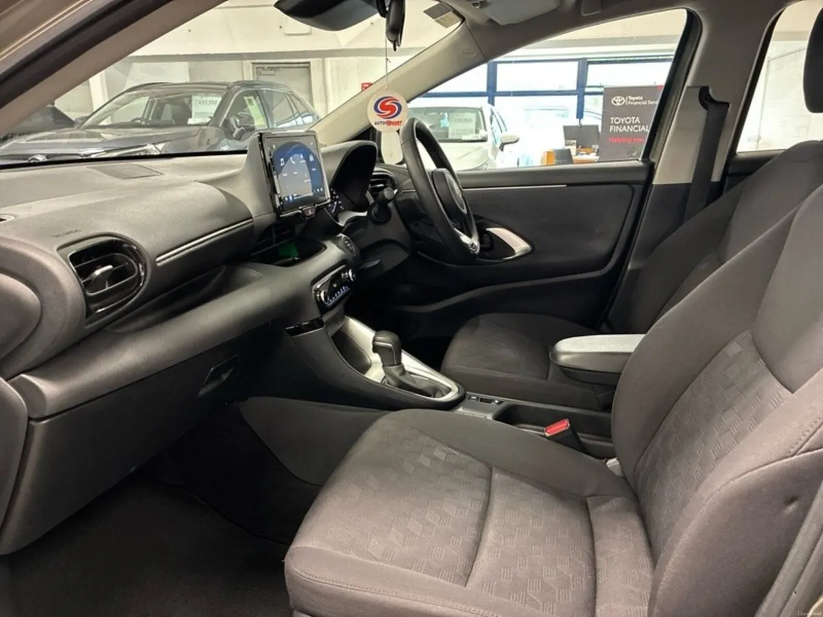 Toyota Yaris HYBRID 1.5 LUNA - Image 6