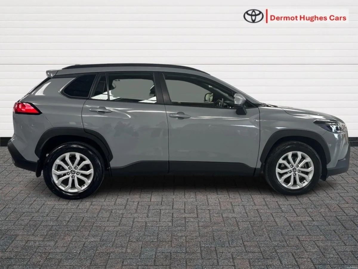 Toyota Corolla Cross 1.8 LUNA HYBRID AUTO - Image 3