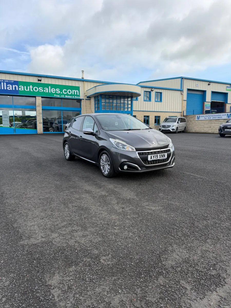 Peugeot 208 1.2 Signature 5/Door - Image 1