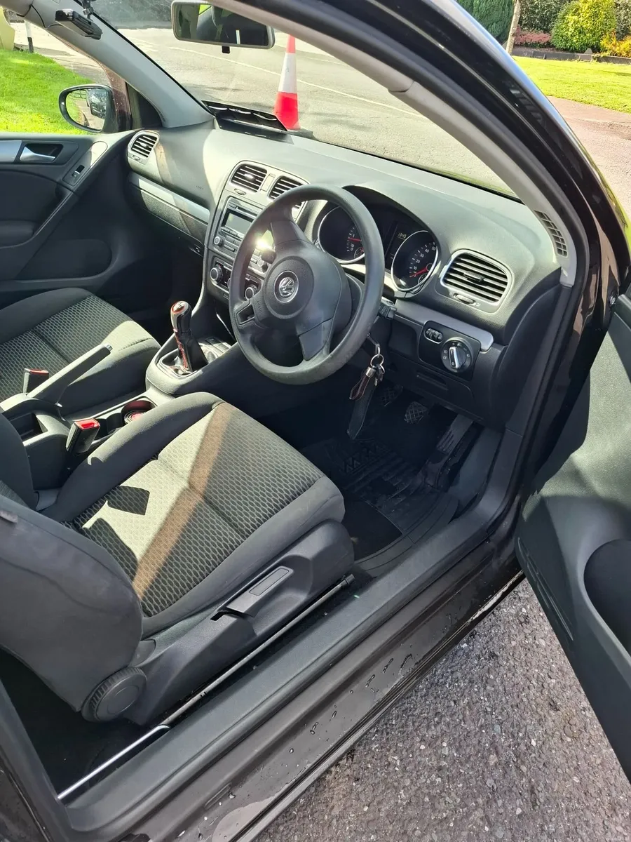 Volkswagen Golf 2010 1.6TDI - Image 5
