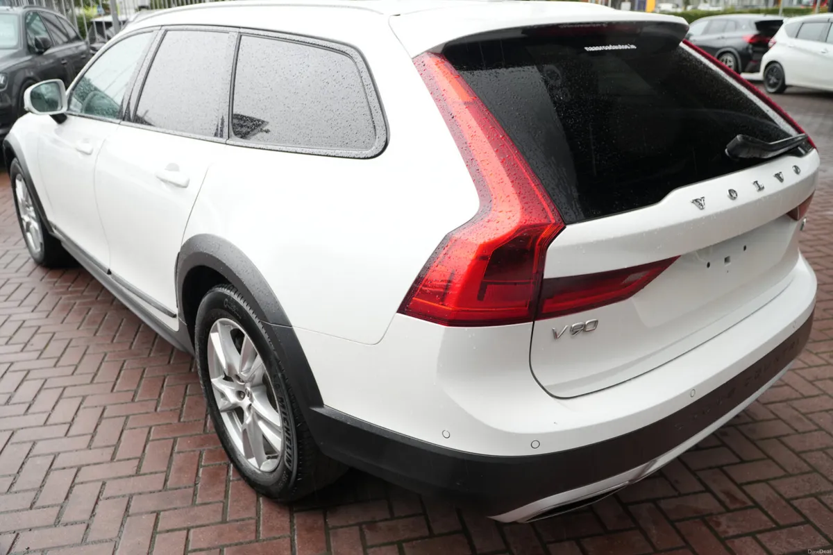 2019 VOLVO V90 CROSS COUNTRY AWD D4 - Image 6