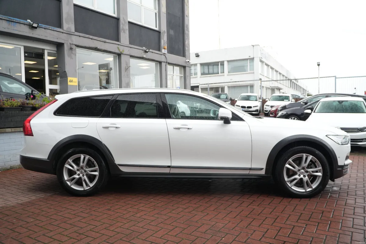 2019 VOLVO V90 CROSS COUNTRY AWD D4 - Image 3