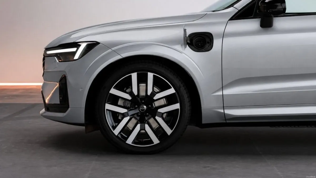 Volvo XC60 200 KM OF ELECTRIC RANGE  THE NEW VOLVO - Image 4