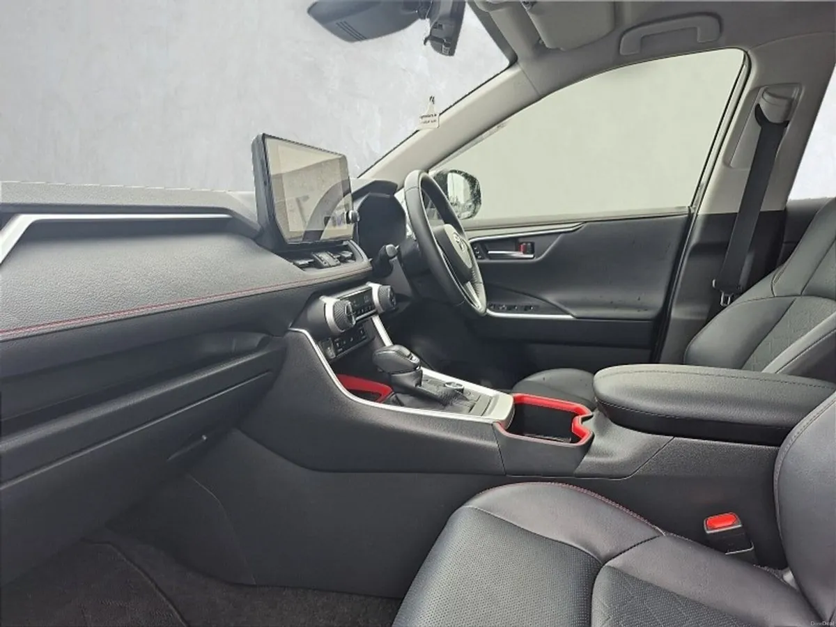 Toyota RAV4 ** ADVENTURE MODEL ** HUGE SPEC ** TRI - Image 6