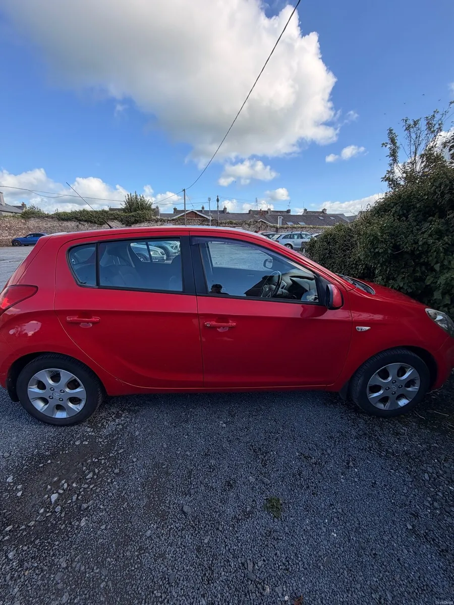 Hyundai i20 Petrol with fresh NCT - Image 3