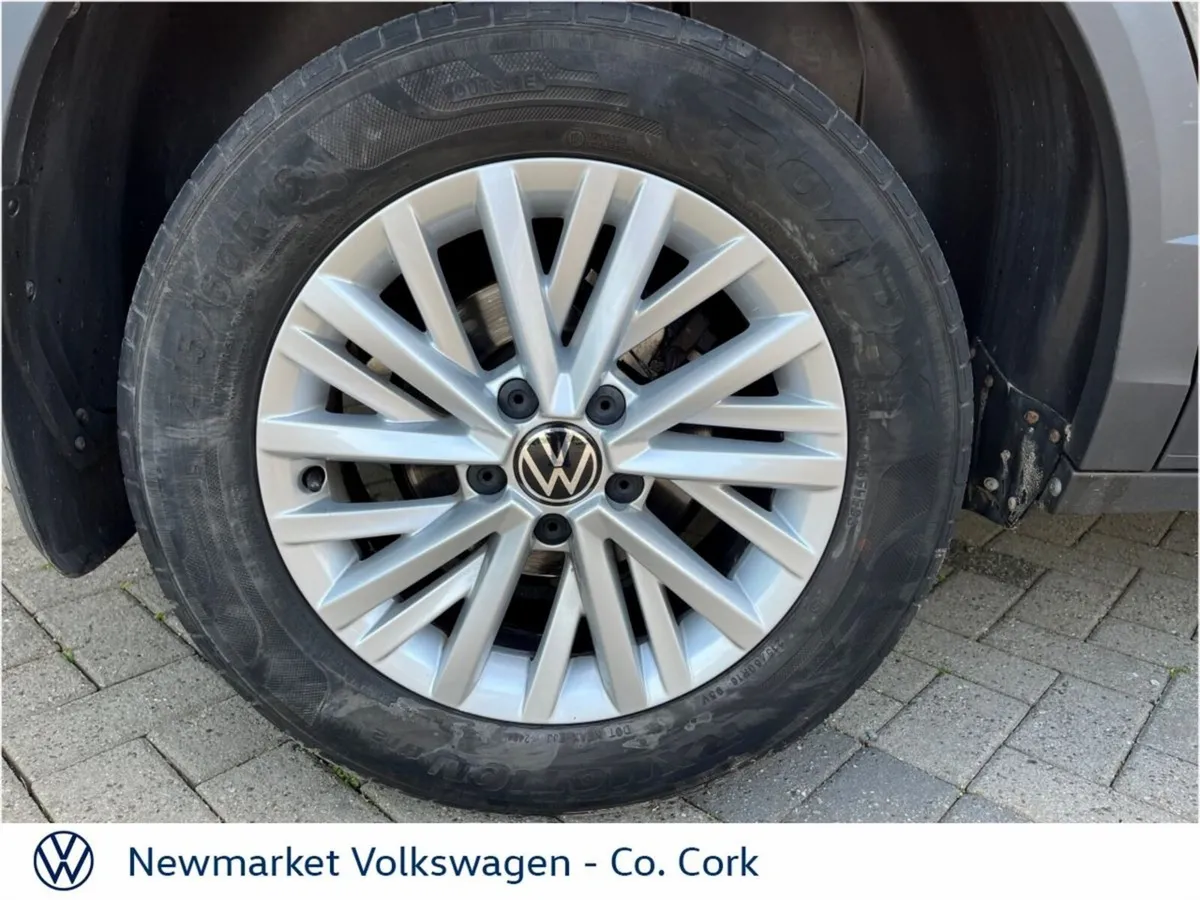 Volkswagen T-Roc 1.0TSI 110BHP DESIGN 6 SPEED - Image 2