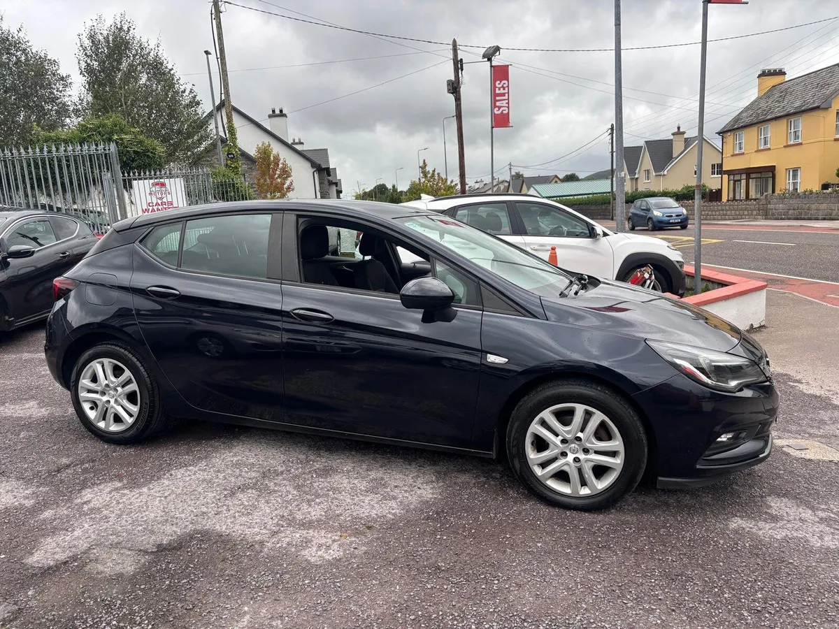 Opel Astra 2019  PETROL  1.0  SPOTLESS  THROUGHOUT - Image 4