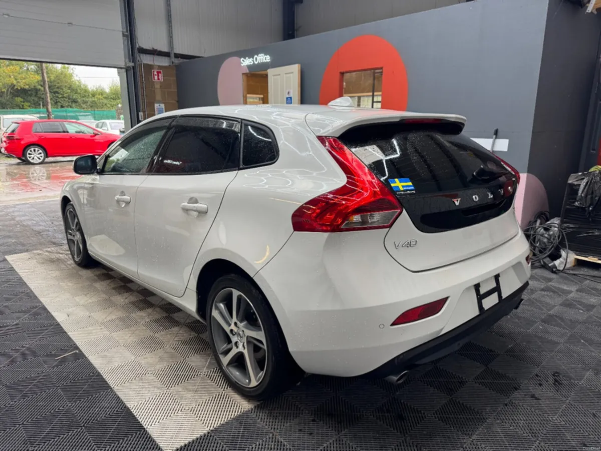 Volvo V40 2017 VOLVO V40 D4 MOMENTUM 2.0 AUTOMATIC - Image 5