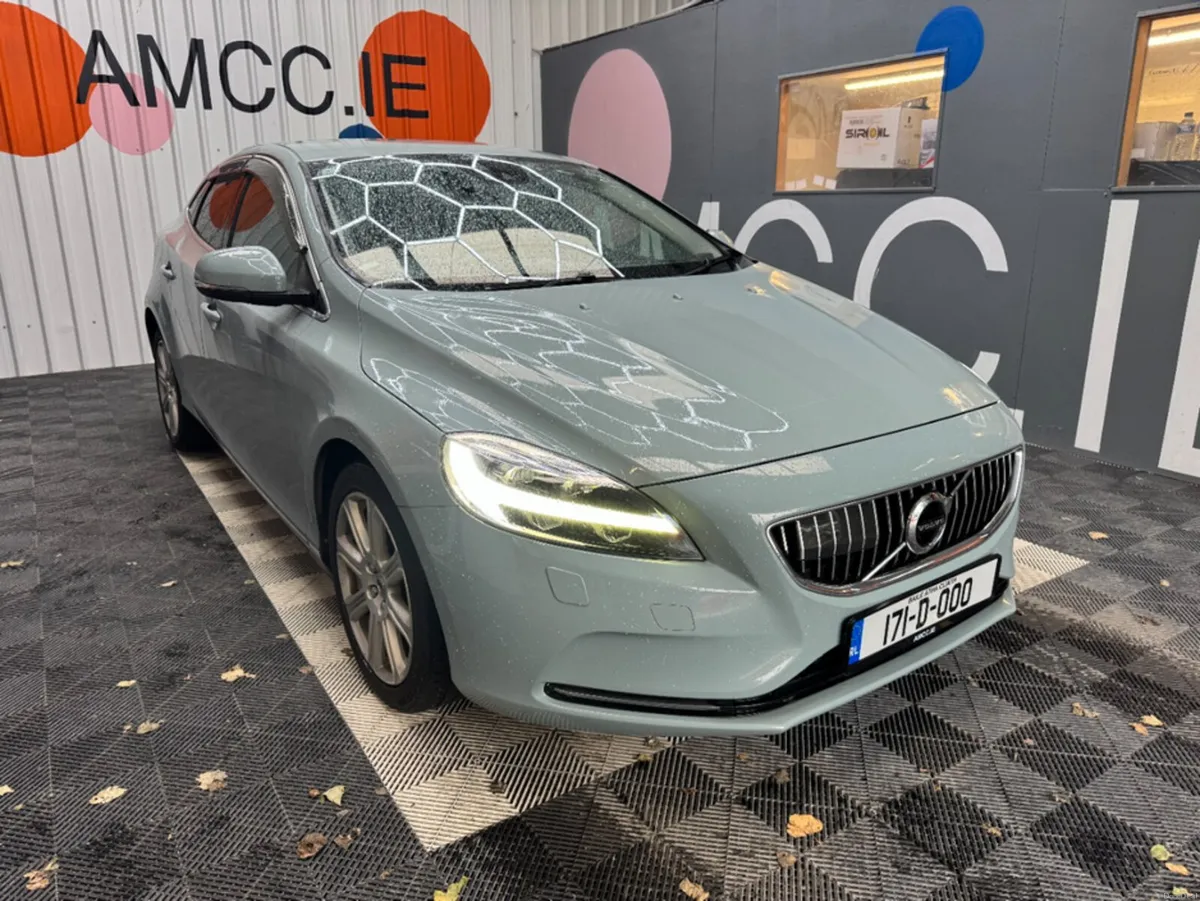 Volvo V40 2017 VOLVO V40 D4 INSCRIPTION 2.0 AUTOMA - Image 1