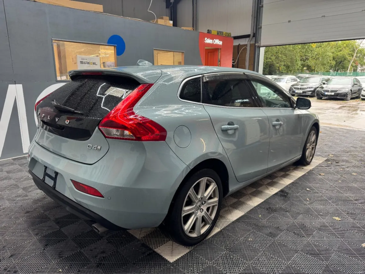 Volvo V40 2017 VOLVO V40 D4 INSCRIPTION 2.0 AUTOMA - Image 3