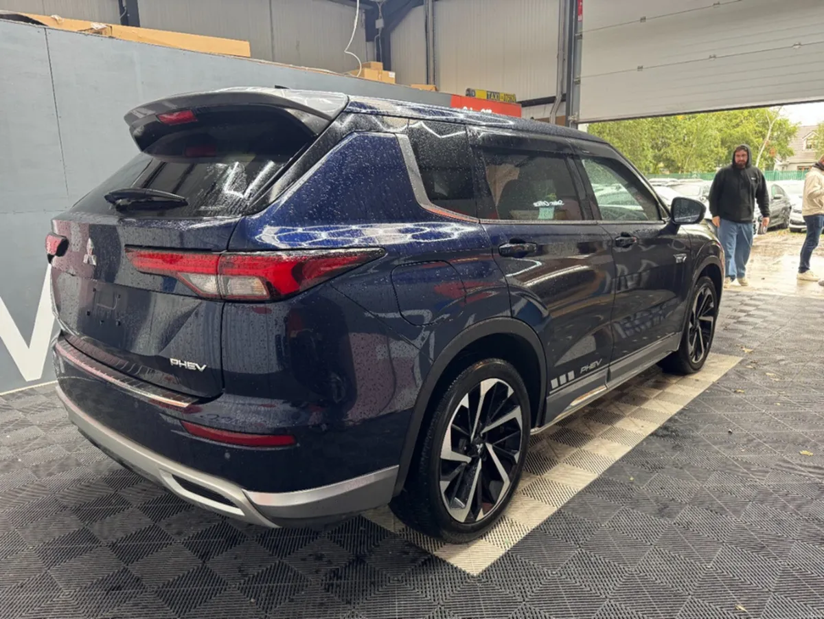 Mitsubishi Outlander 2023 MITSUBISHI OUTLANDER PHE - Image 3