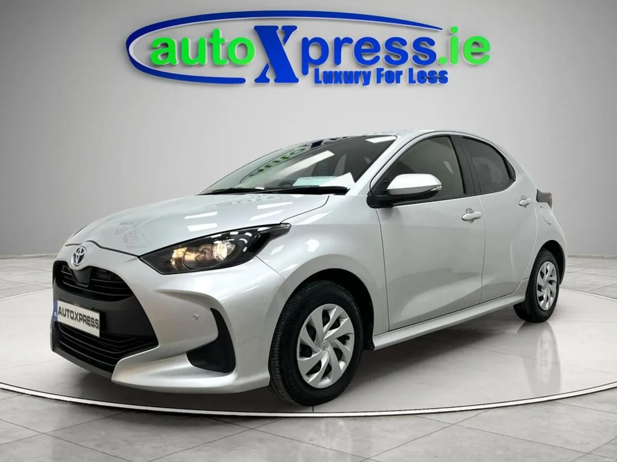 Toyota Yaris 1.5 HYBRID X Automatic, Reversing cam - Image 5
