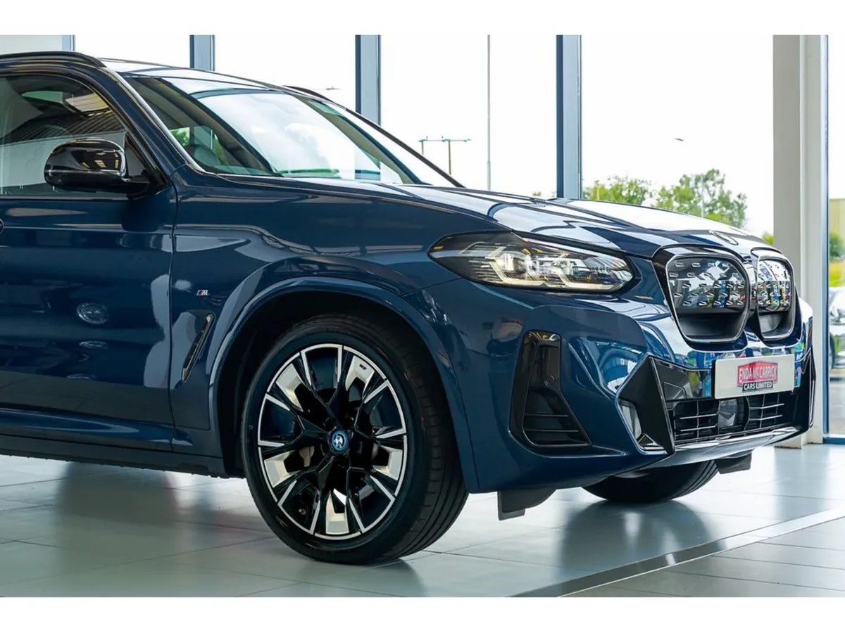 BMW iX3 M SPORT PRO, ROOF, COMFORT, TECH, HARMON K - Image 4