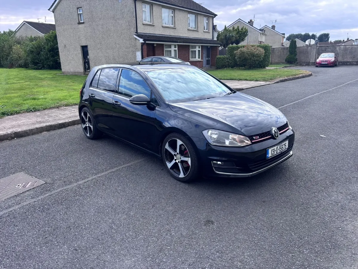 Volkswagen Golf 2013 - Image 2