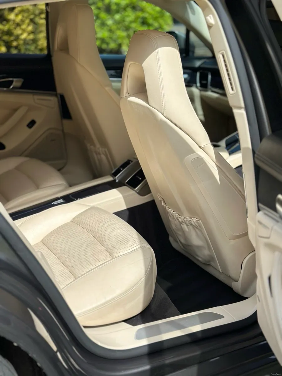 2015 Porsche Panamera €25,950 - Image 6
