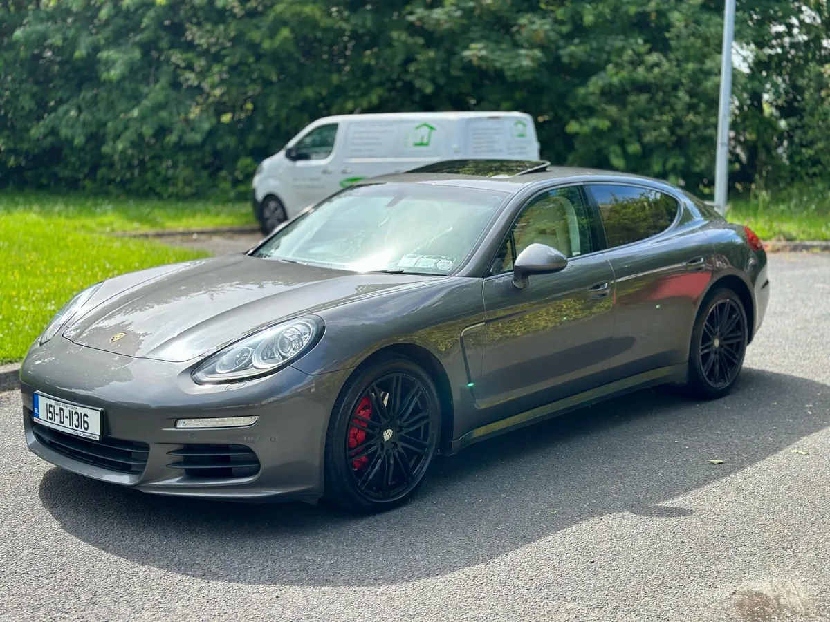 2015 Porsche Panamera €25,950 - Image 2