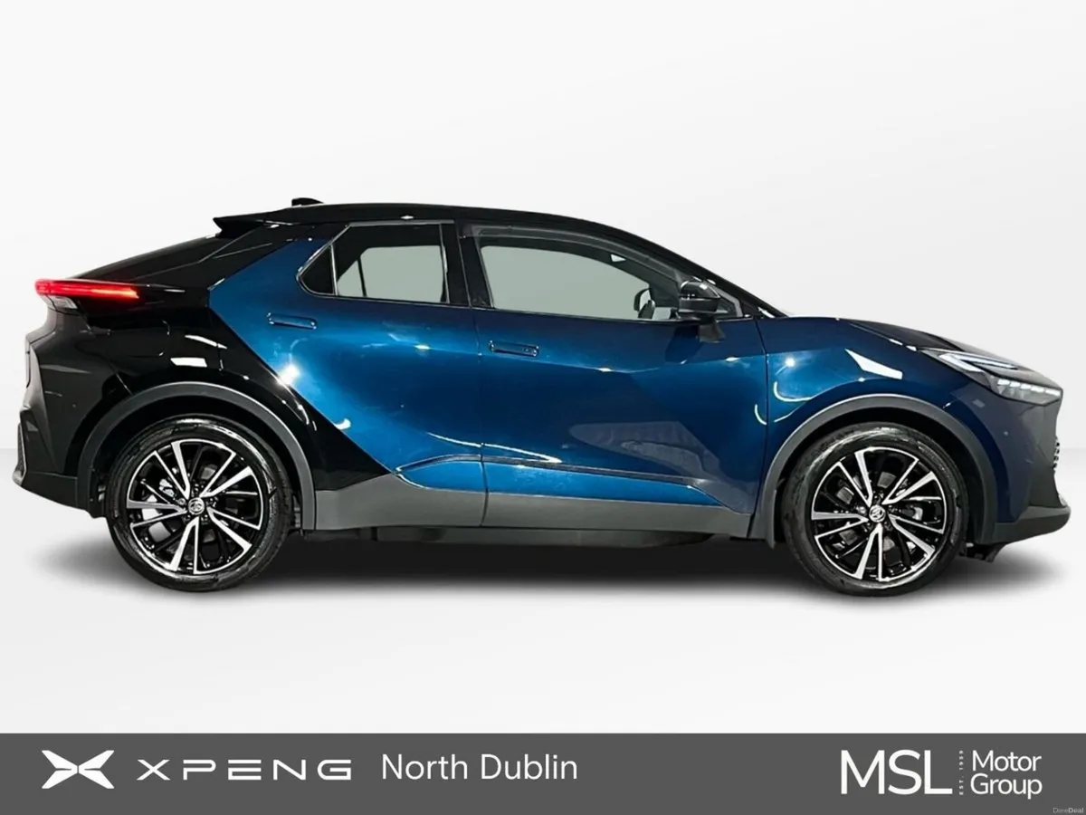 Toyota C-HR Premiere Edition 2.0P PHEV - Reversing - Image 5